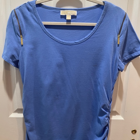 Michael Kors cap sleeve top. - Picture 2 of 6
